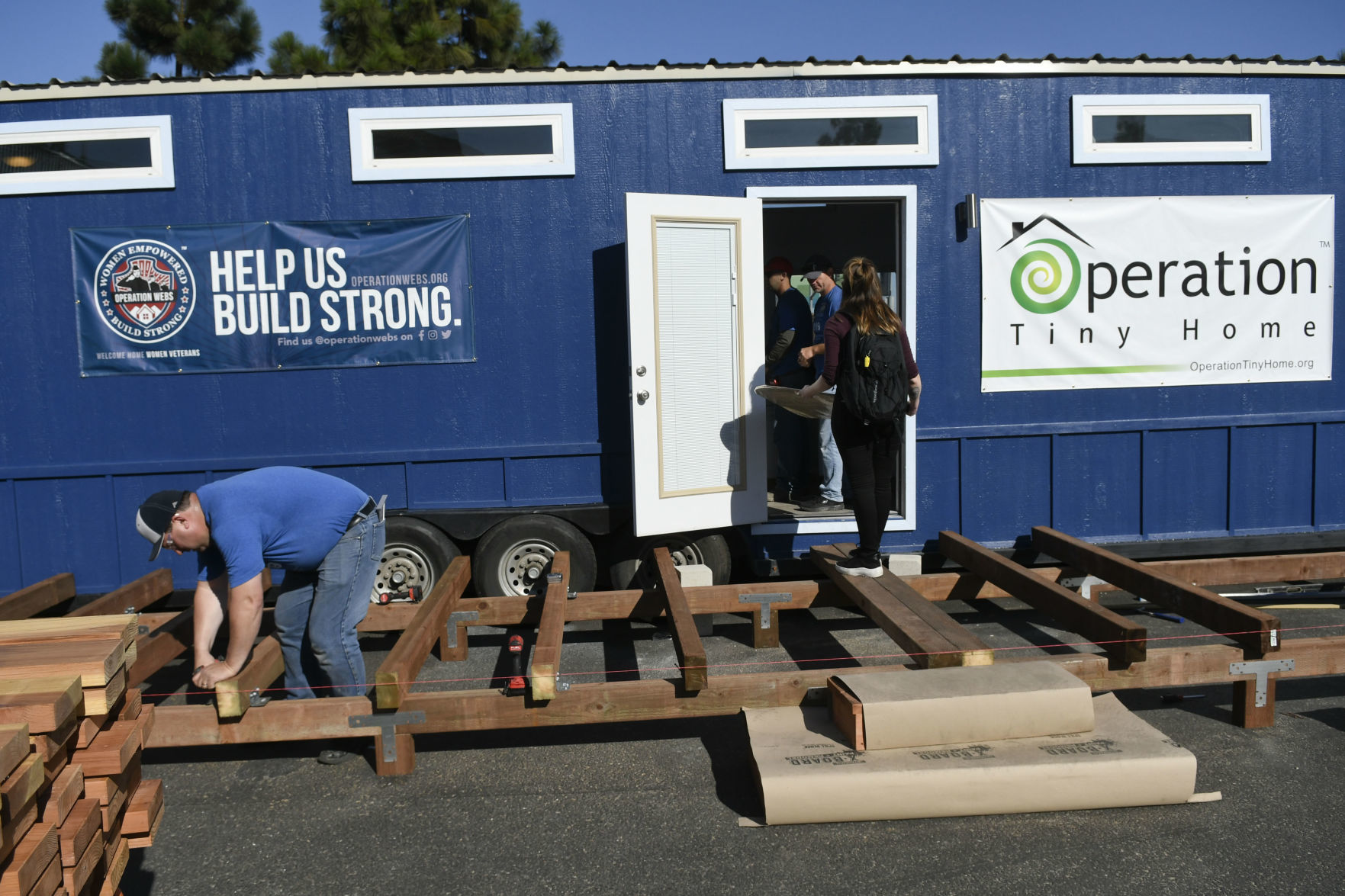 110819 Tiny House work 03.jpg